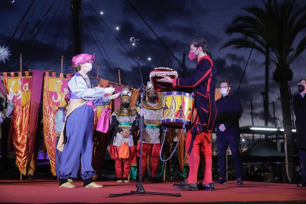 Los Reyes Magos recorren Palma en una Cabalgata sin caramelos y adaptada a la covid