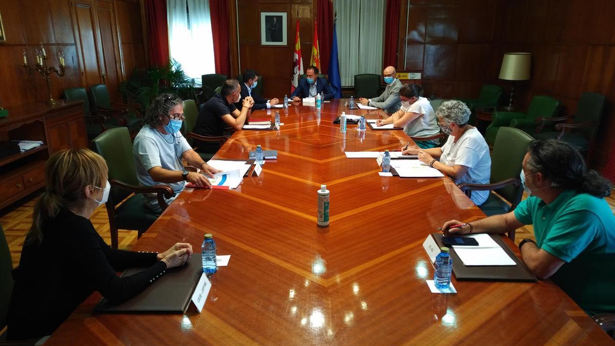 Reunión en la Subdelegación del Gobierno de Zamora para abordar el Plan de Empleo Agrario.