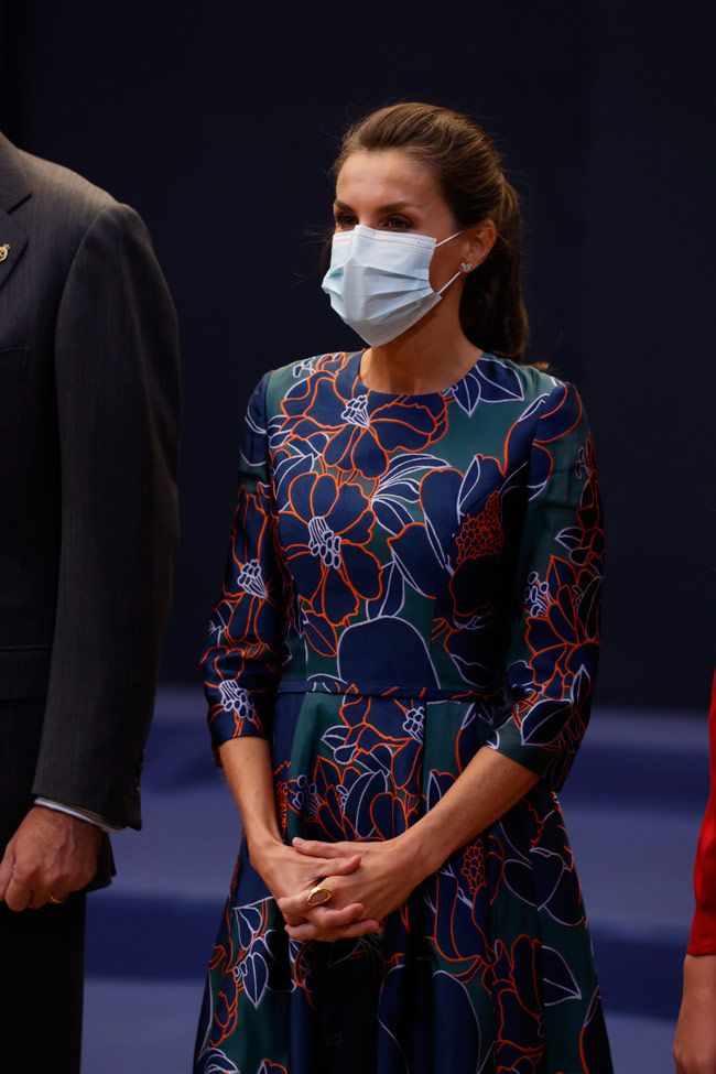La reina Letizia recupera un vestido de Carolina Herrera para recibir a los galardonados con los Premios Princesa de Asturias 2020