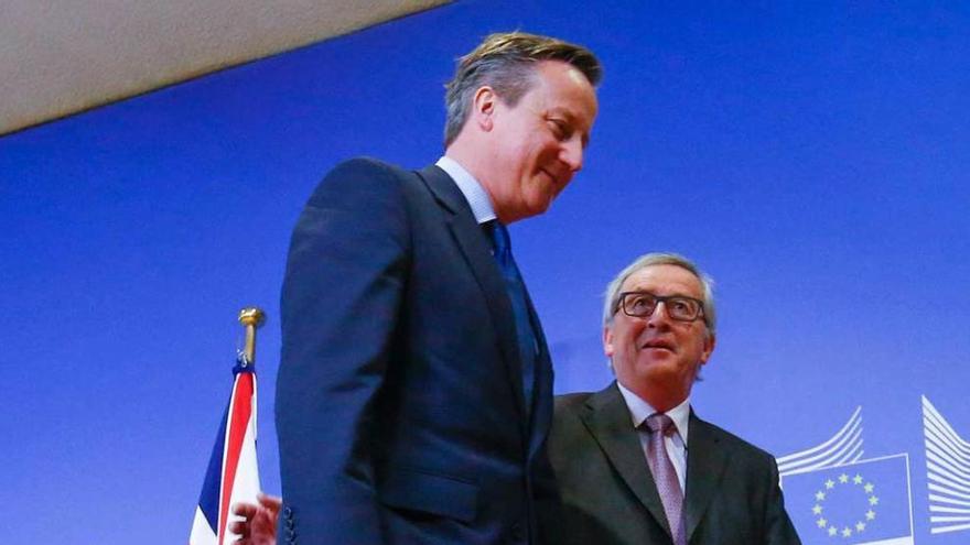 Juncker recibe a Cameron en la sede de la Comisión, en Bruselas.