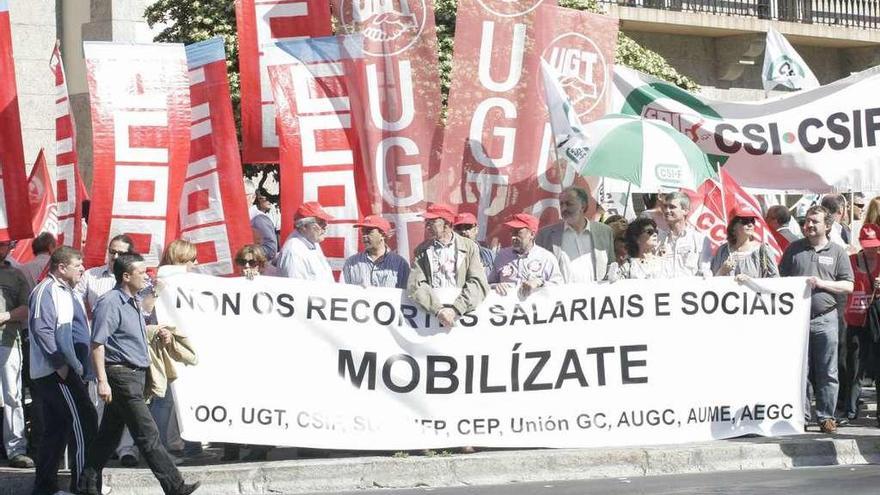 Concentración contra la reforma laboral y los recortes derivados de la crisis.