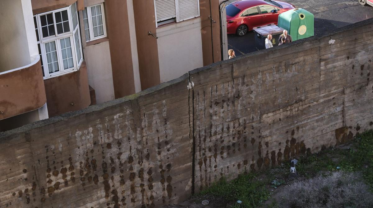 El muro de Miller Bajo con grietas y fisuras