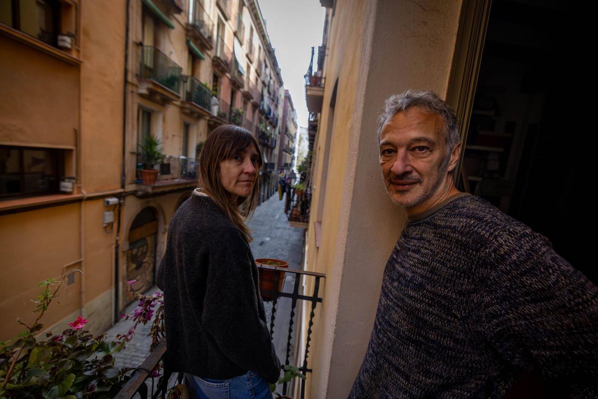 Barcelona 16/02/2026 Barcelona. Vecinos de Ciutat Vella que tienen constantemente cortes de luz, problemas con electrodomésticos y sospechan de algún piso cercano en el que se planta marihuana. AUTOR: JORDI OTIX