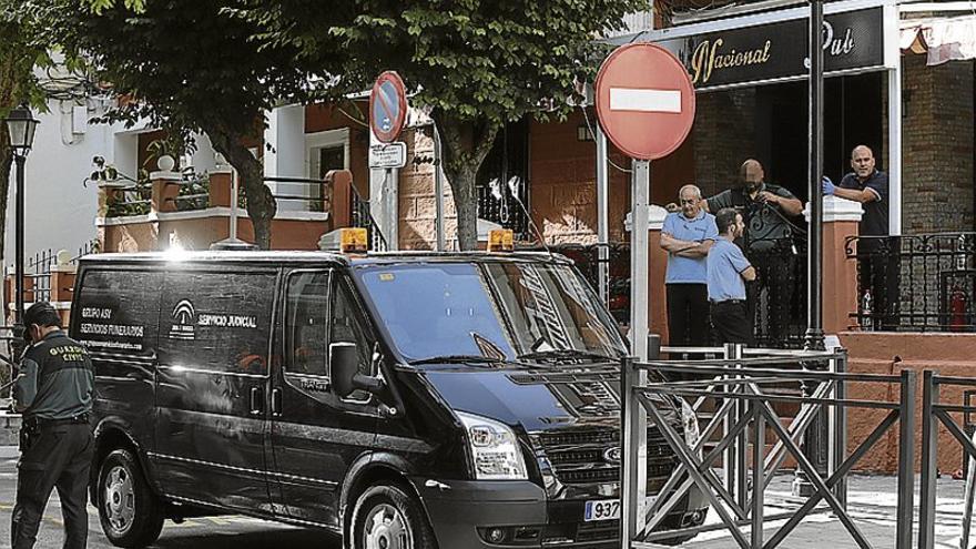 Un muerto y seis heridos al incendiar un hombre un pub