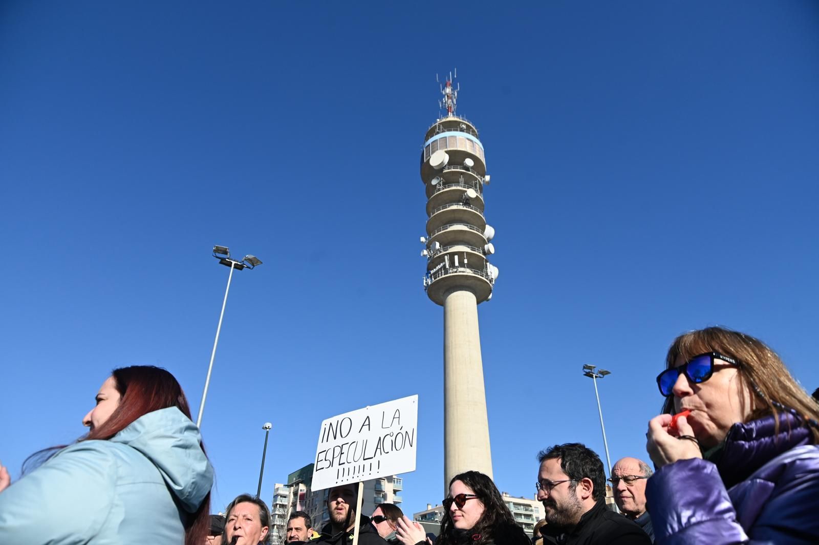 Los vecinos de Hispanidad protestan por la operación urbanística del skate park y el Hernán Cortés