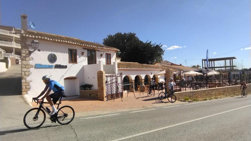 Nuevos negocios cogen rueda al auge del ciclismo en la Marina Alta