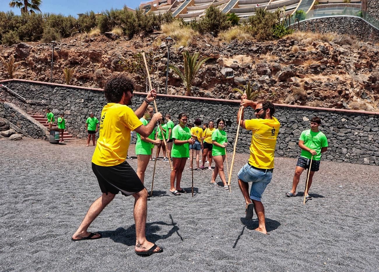 Actividades deportivas y recreativas en la playa de La Nea