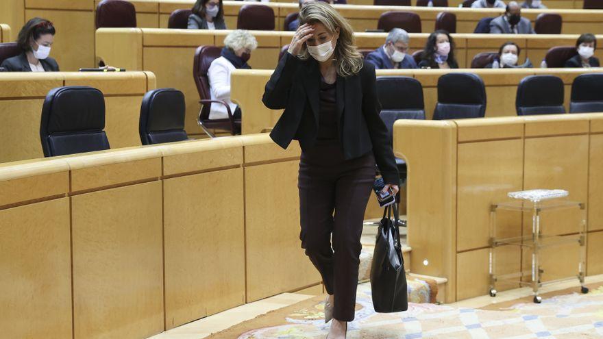 La ministra de Transportes, Raquel Sánchez, abandona la sesión de control al Gobierno en el pleno de este martes en el Senado.