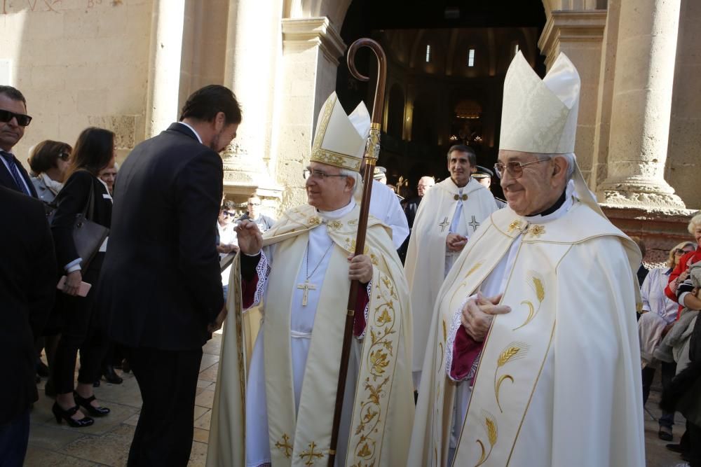 La Concatedral ha acogido hoy la solemne misa, presidida por el obispo Jesús Murgui, con motivo de San Nicolás, patrón de Alicante, según la organización.