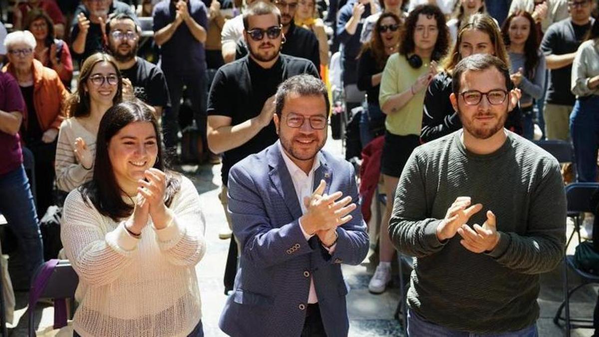 Mar Besses, diputada del Jovent Republicà; Pere Aragonès, president en funcions; Pol Baldomà, portaveu del Jovent Republicà .