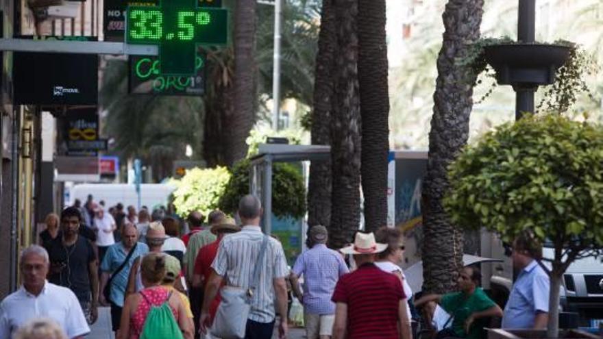 El calor ha aumentado el uso de electricidad y el gasto de agua en Alicante.