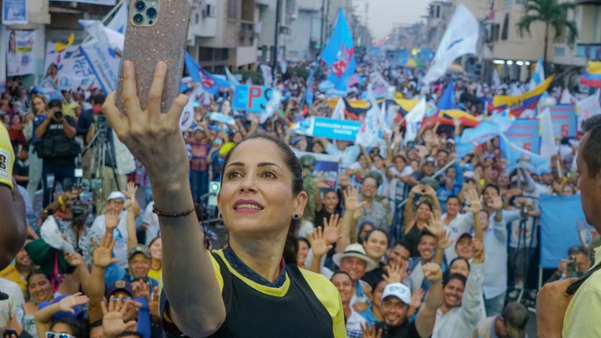 Luisa González durante su cierre de campaña, hoy en Guayaquil.