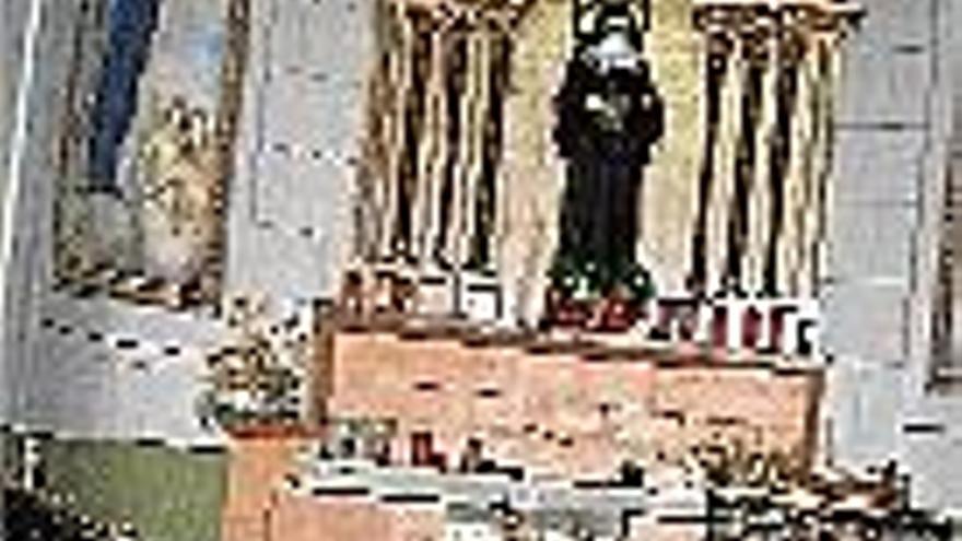 Uns vàndals assalten el monestir de Santa Ceclina i destrossen l'església