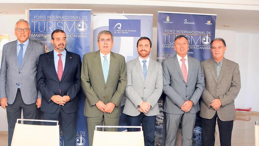 Ramón Suárez, Rafael Robaina, Marco Aurelio Pérez, Isaac Castellano, Juan Manuel Benítez y Antonio González ayer en la presentación.