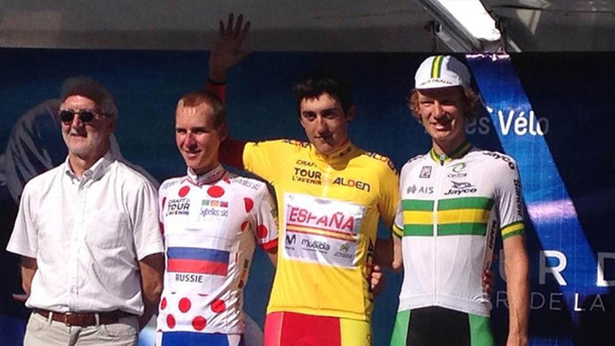 Marc Soler, de amarillo como ganador del Tour del Porvenir, entre el ruso Mamykin y el australiano Haig.