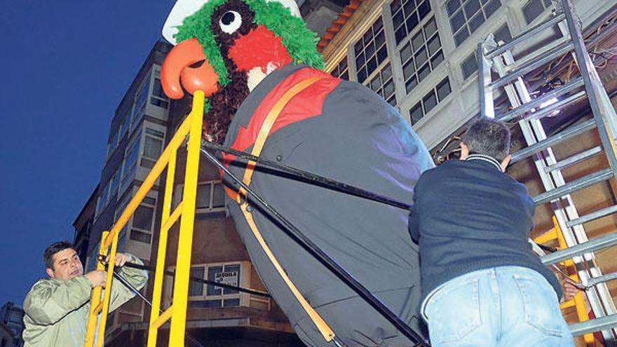 Ravachol, emblema del carnaval pontevedrés, es incinerado esta noche.  // Rafa Vázquez