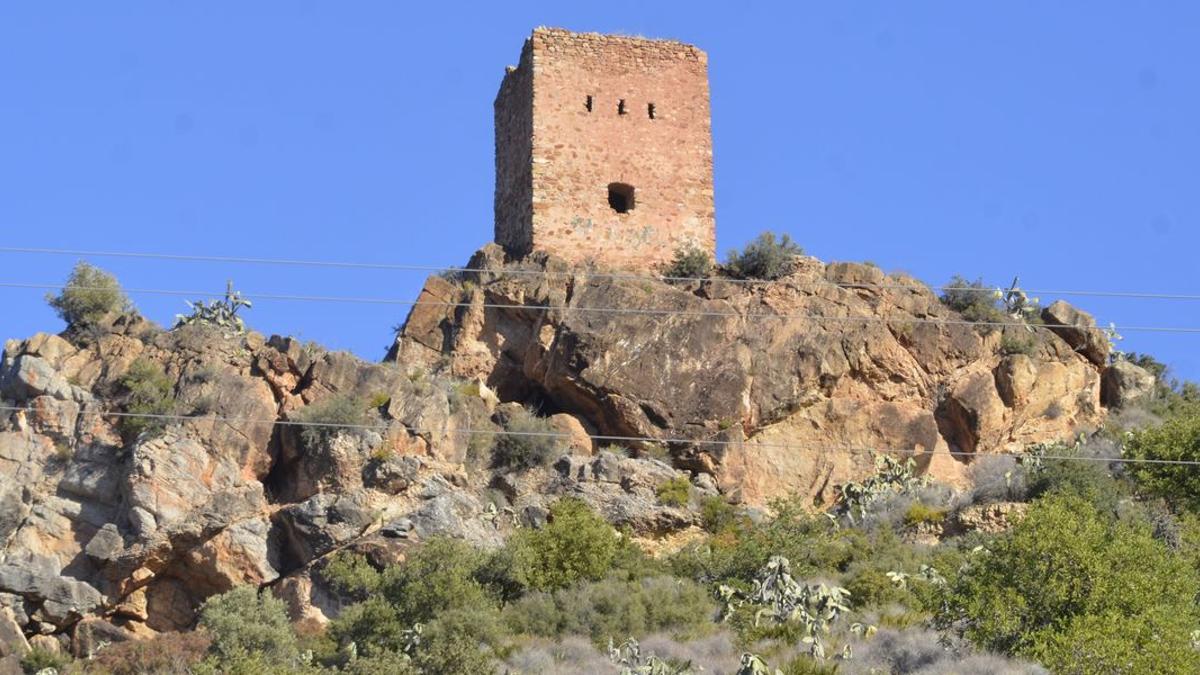 La torre de l’Agüelet será el primero de los vestigios del castillo de Almenara a restaurar.