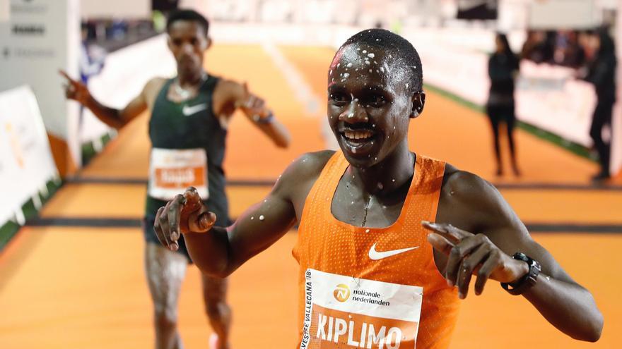 El ugandés Jacob Kiplimo bate en Lisboa el récord del mundo de media maratón