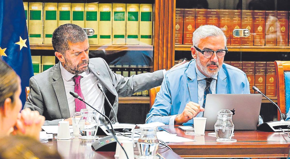 Francisco García (i) y Lluís Serra, rectores de la ULL y de la ULPGC, respectivamente.