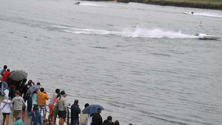 Una de las pruebas celebradas en la ría de Navia el año pasado.