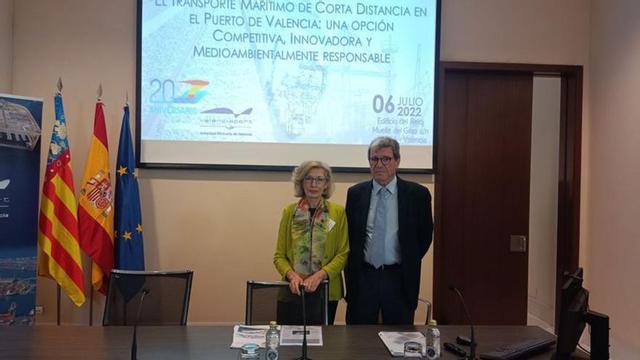 Pilar Tejo y Aurelio Martínez, en la jornada de la APV. | LEVANTE-EMV