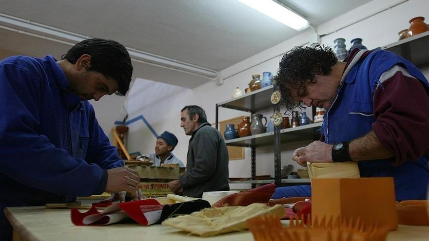 Funcionarios de prisiones piden el cierre de los talleres penitenciarios y un ERTE para presos