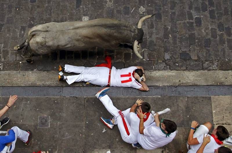 Fotogalería del quinto encierro de San Fermín