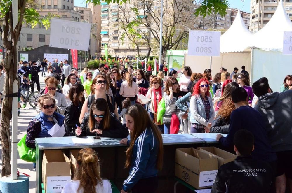 Entrega de dorsales de la III Carrera de la Mujer