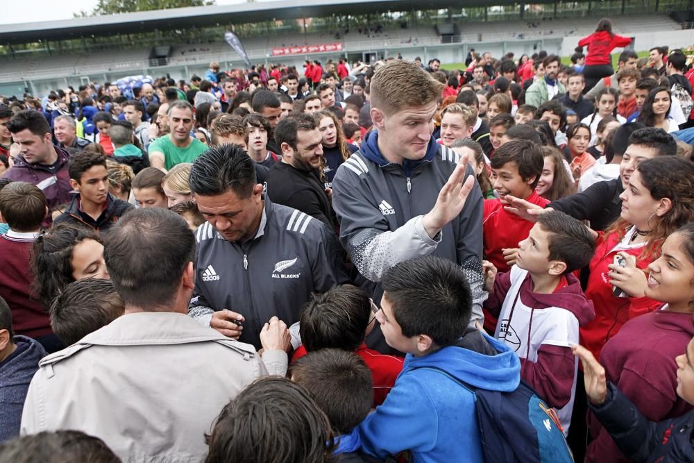 Los All Blacks dirigen un entrenamiento con alumnos en Gijón