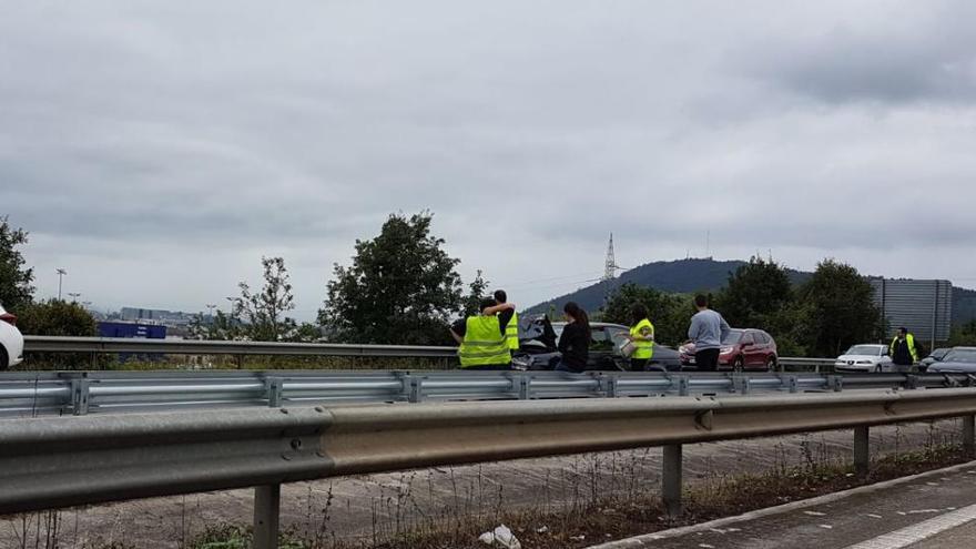 Un accidente provoca importantes retenciones en la autovía entre Oviedo y Villaviciosa