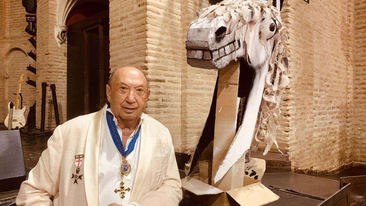 Francis Montesinos como Escudero de Honor de Reyes Caballero