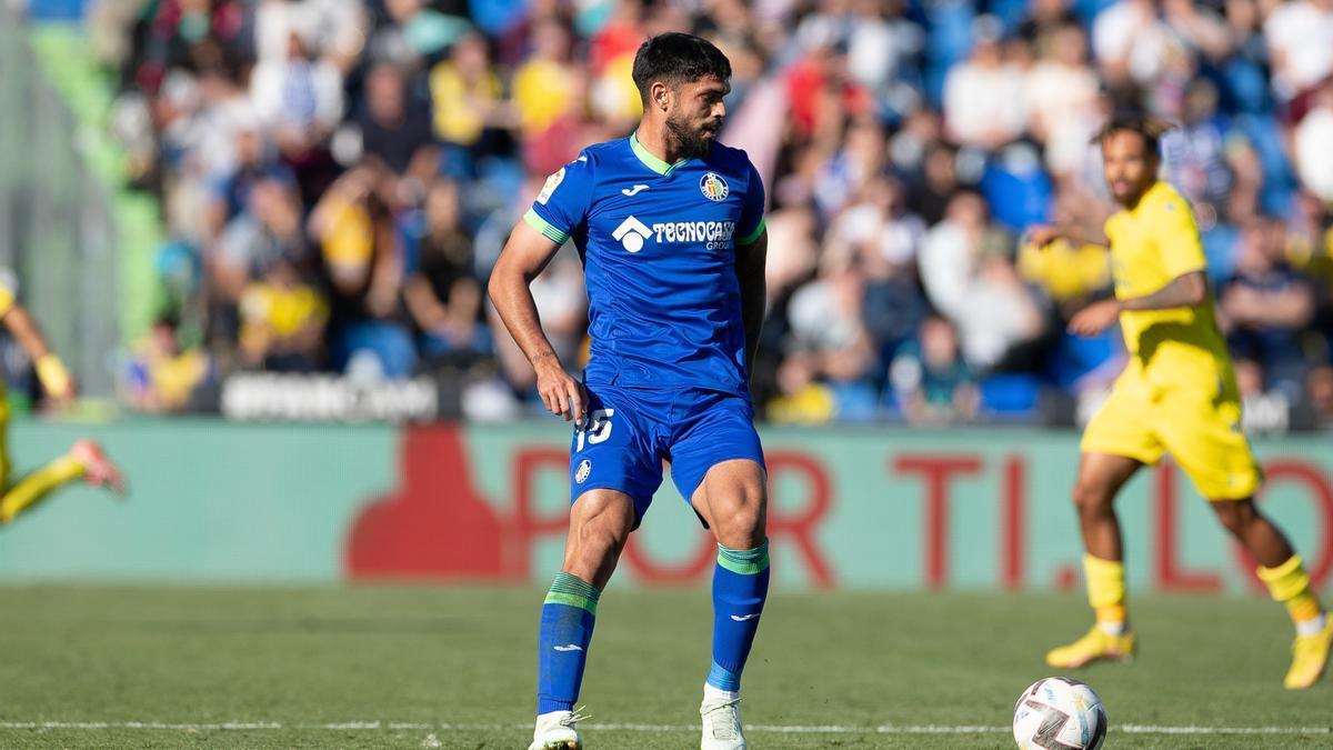 Omar Alderete en un partido este curso con el Getafe