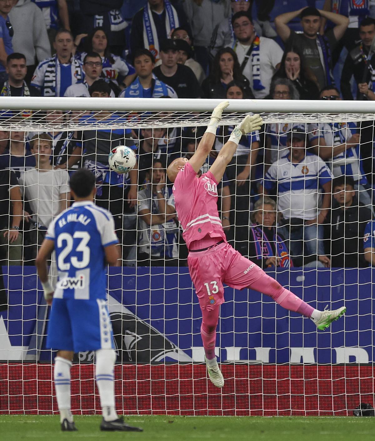 Marko Dmitrovic, frente al Levante