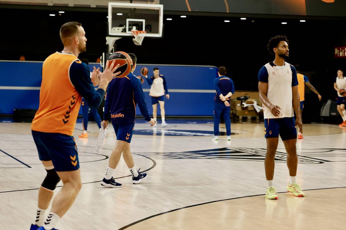Valencia. Entrenamiento Valencia Basket y rueda de prensa de Pedro Martínez VLC SPD