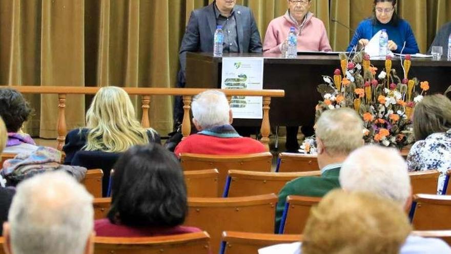 Asistentes a un acto de la ONG del Teléfono de la Esperanza.