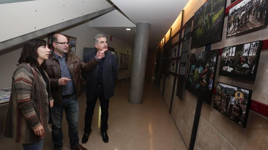 Exposición sobre refugiados en el Centro de Servicios Universitarios de Avilés