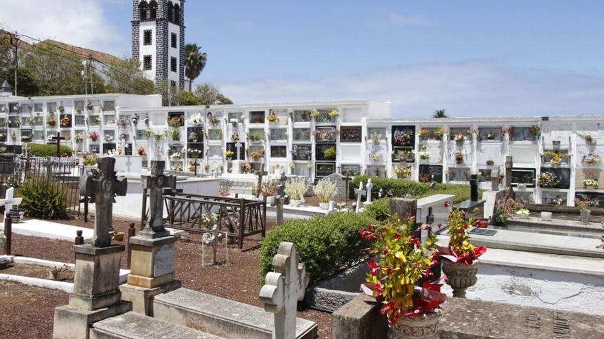 Acto vandálico en el cementerio de Tacoronte: encuentran lápidas manipuladas y un nicho abierto