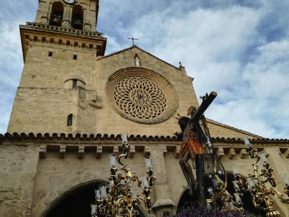 Lunes Santo primaveral para albergar una simbiosis de marchas y silencio