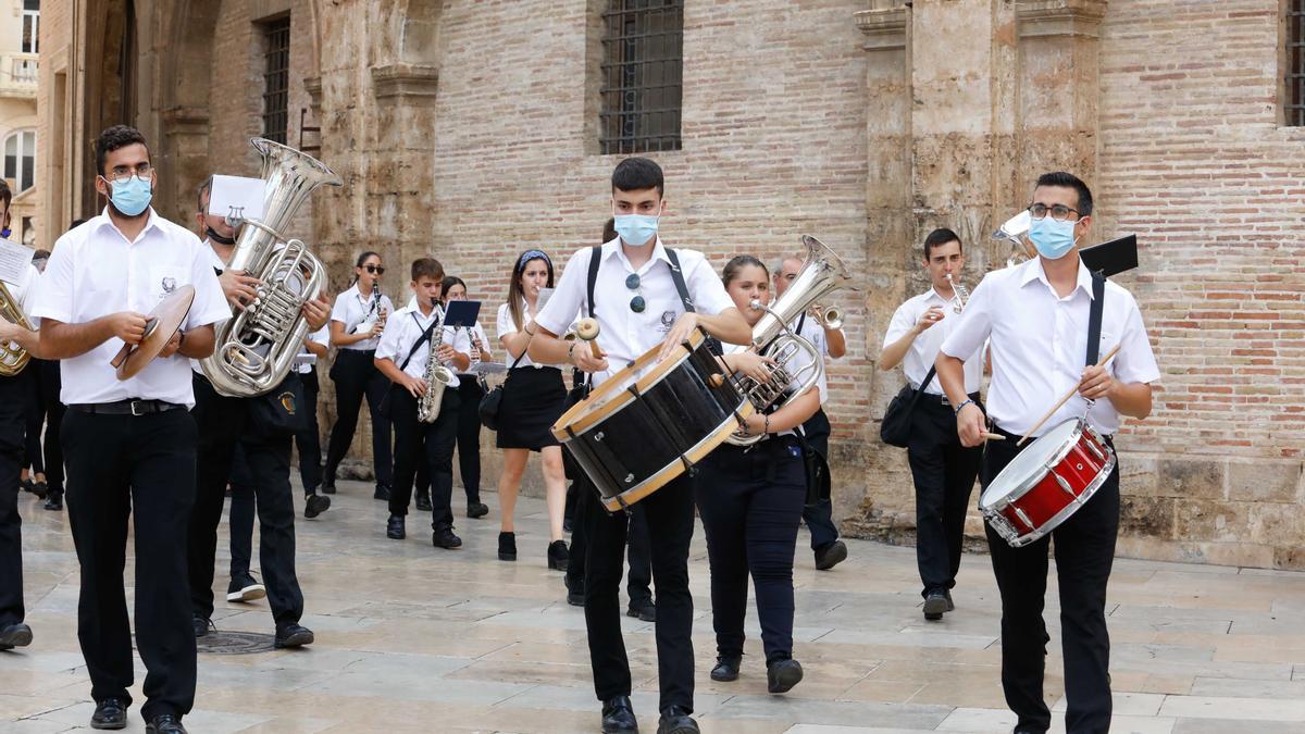 Búscate en el segundo día de Ofrenda por las calles del Mar y Avellanas (entre las 11.00 y 12.00 horas)