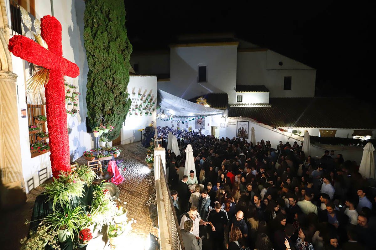 Las Cruces de Mayo vuelven a Córdoba con lluvia, Juanma Moreno y buen ambiente