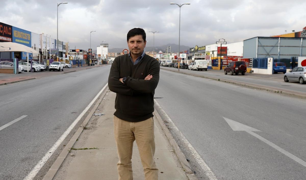 Antonio López Olmo, gerente del concesionario Covei, en el polígono del Guadlahorce de Málaga, en una foto de un entrevista con este periódico.