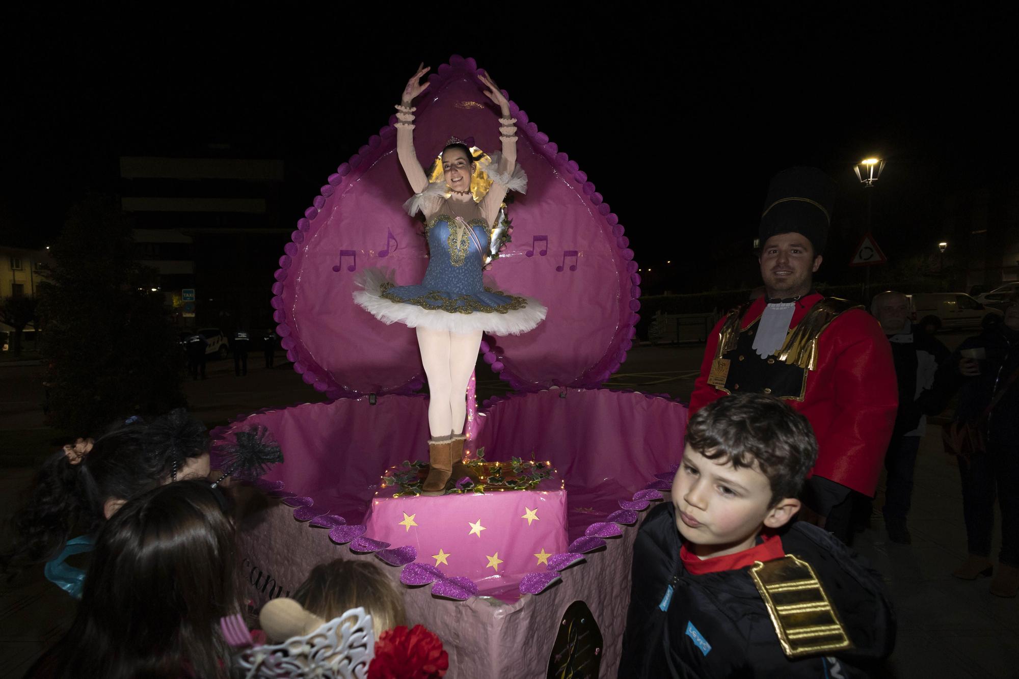 En imágenes: así fue la gran fiesta nocturna del Antroxu en Posada de Llanera