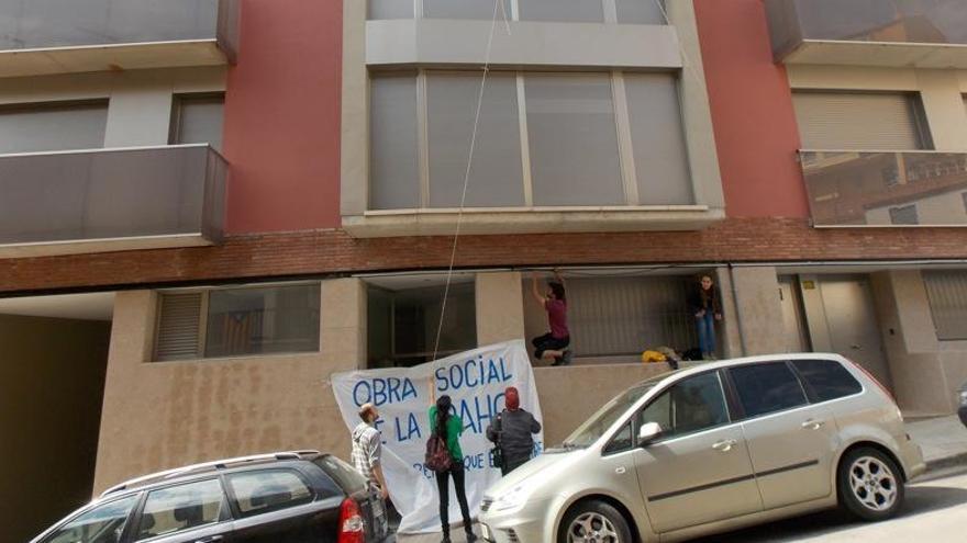 El bloc ocupat per la PAHC al carrer de Girona.