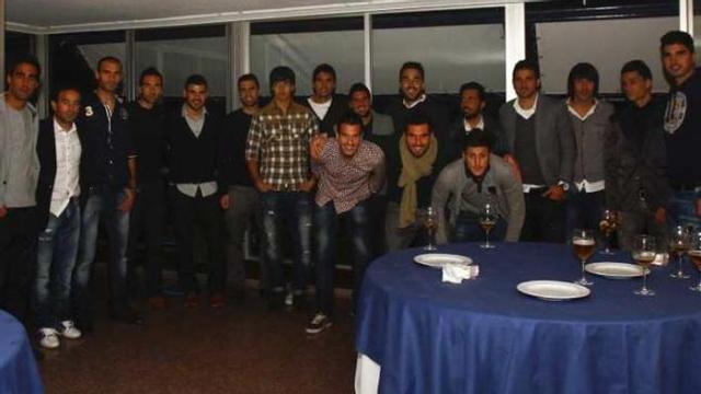 Los jugadores, el martes, en el restaurante El Maestral, antes de ir a un local de ocio.