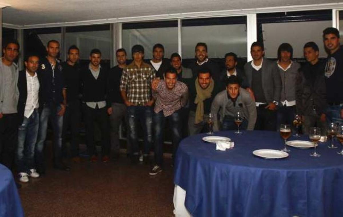 Los jugadores, el martes, en el restaurante El Maestral, antes de ir a un local de ocio.