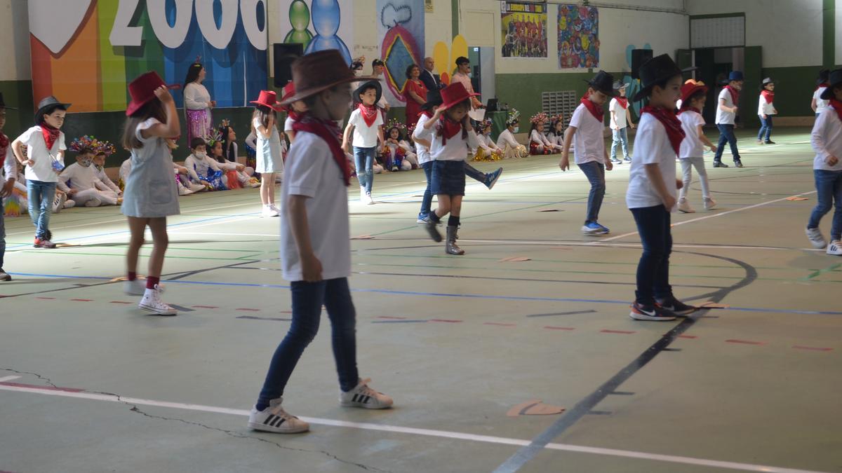 Alumnos del colegio Virgen de la Vega de Benavente, durante la fiesta. / E. P.