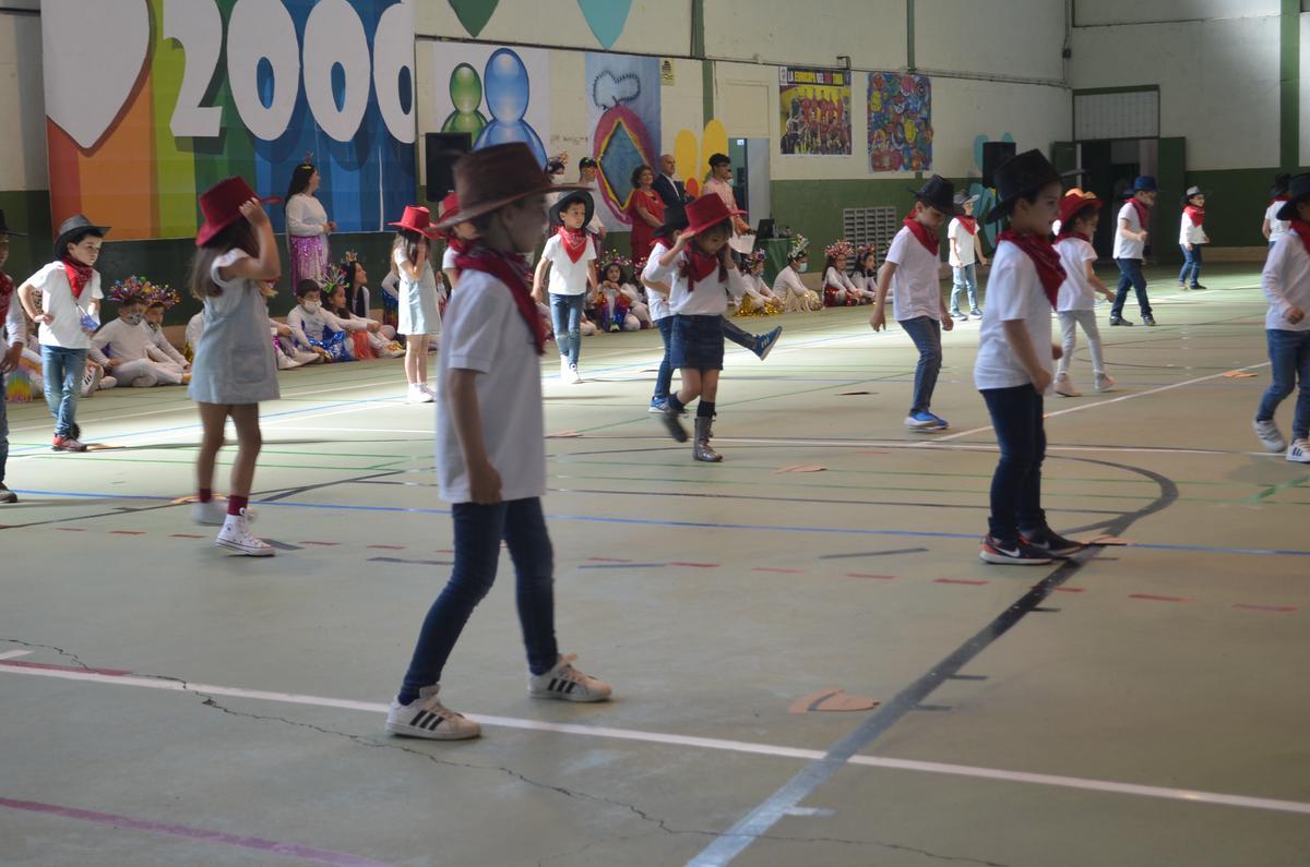 Alumnos del colegio Virgen de la Vega de Benavente, durante la fiesta. / E. P.