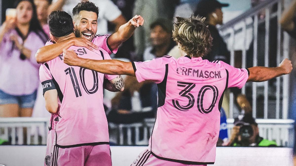Leo Messi y Jordi Alba, celebrando un gol con Inter Miami