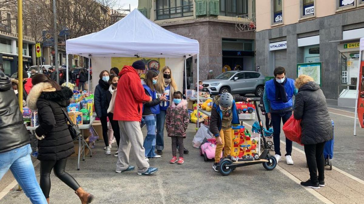 Venda de joguines, ahir al matí a la plaça de Sant Domènec | SANT EGIDI