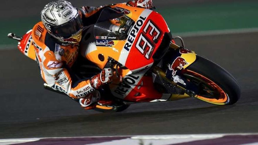 Marc Márquez, en los entrenamientos libres en Losail. // N. Thekkayil